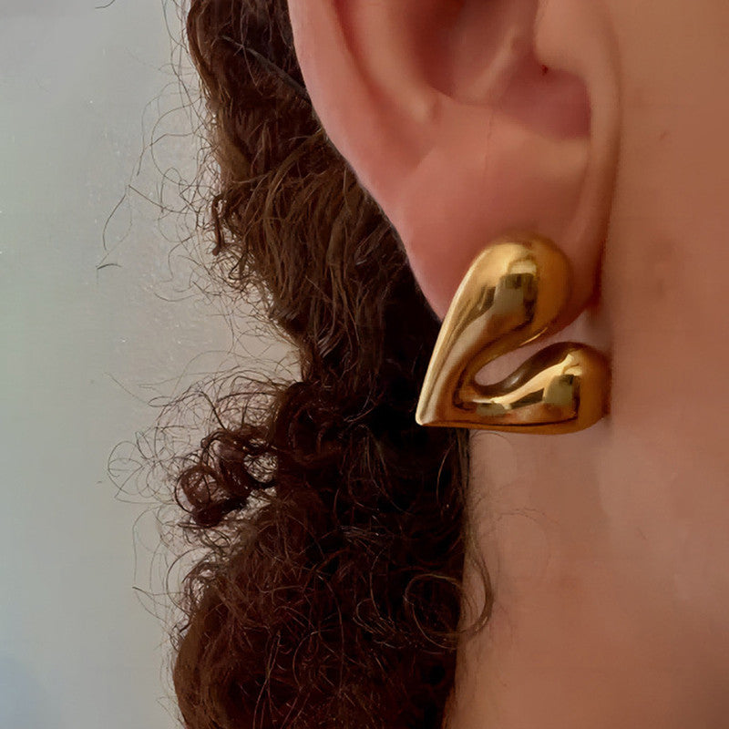 Amour Solid Heart Stud Earrings ❤️