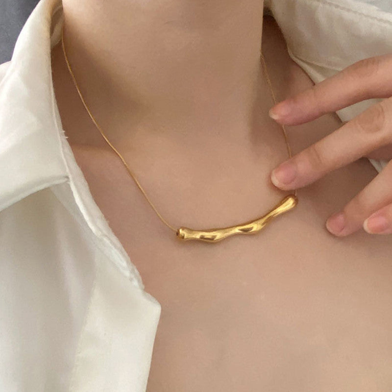 Aurelia Curve Necklace