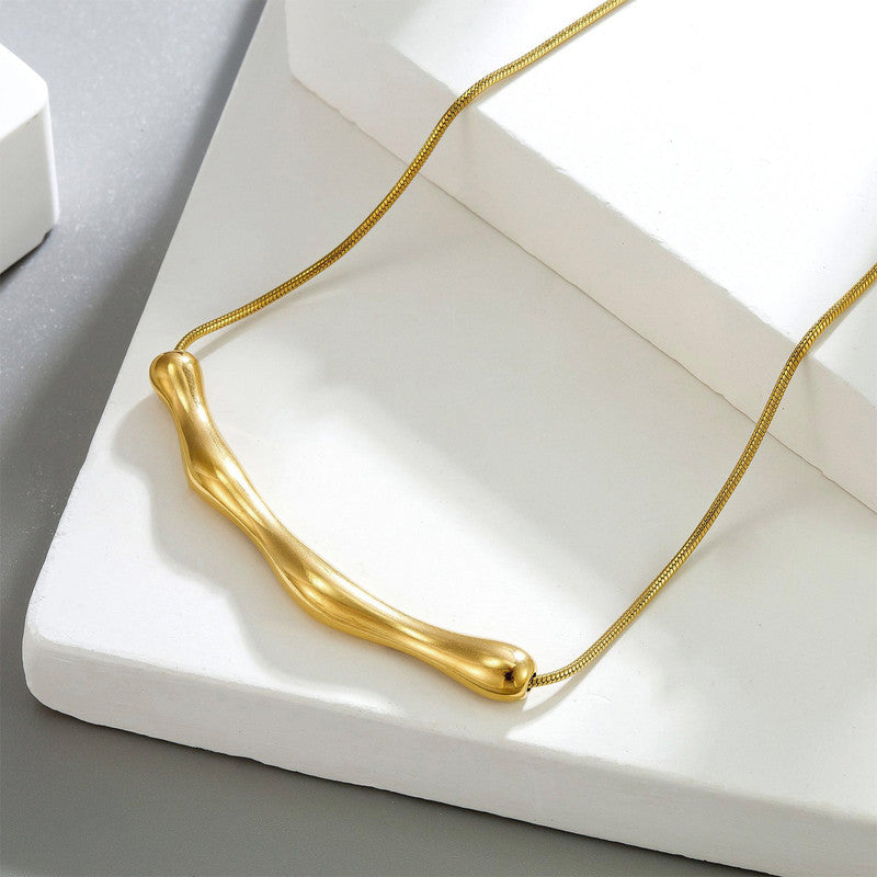 Aurelia Curve Necklace