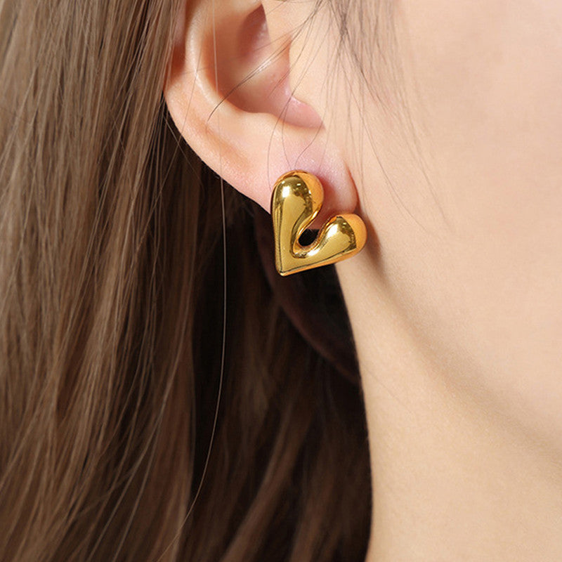 Amour Solid Heart Stud Earrings ❤️