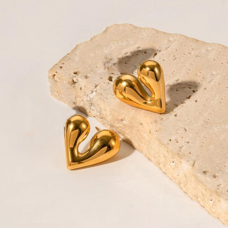 Amour Solid Heart Stud Earrings ❤️