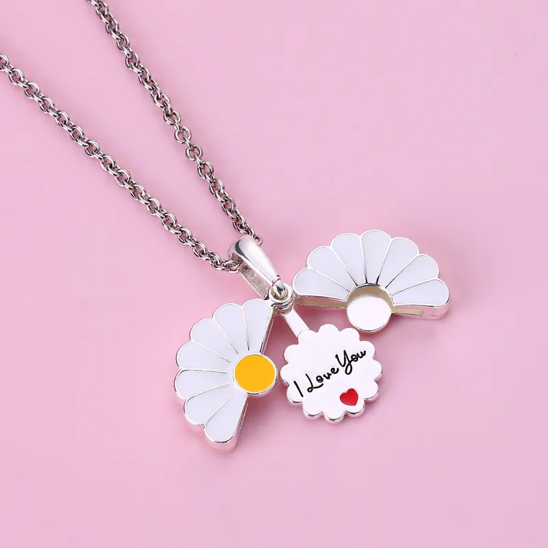 Daisy Love Necklace 🌼
