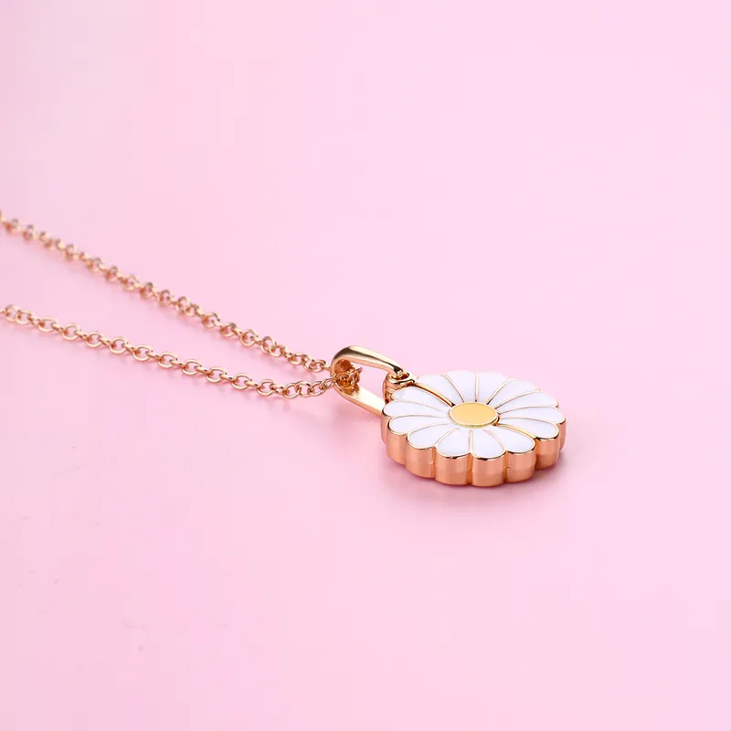 Daisy Love Necklace 🌼