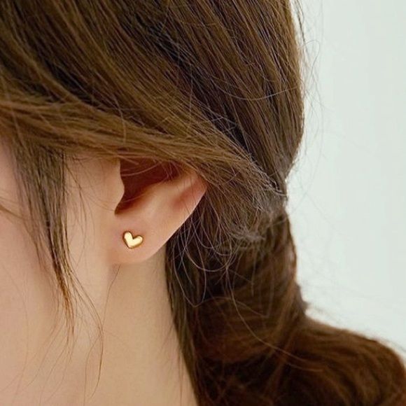Miniature Heart Earrings 💗