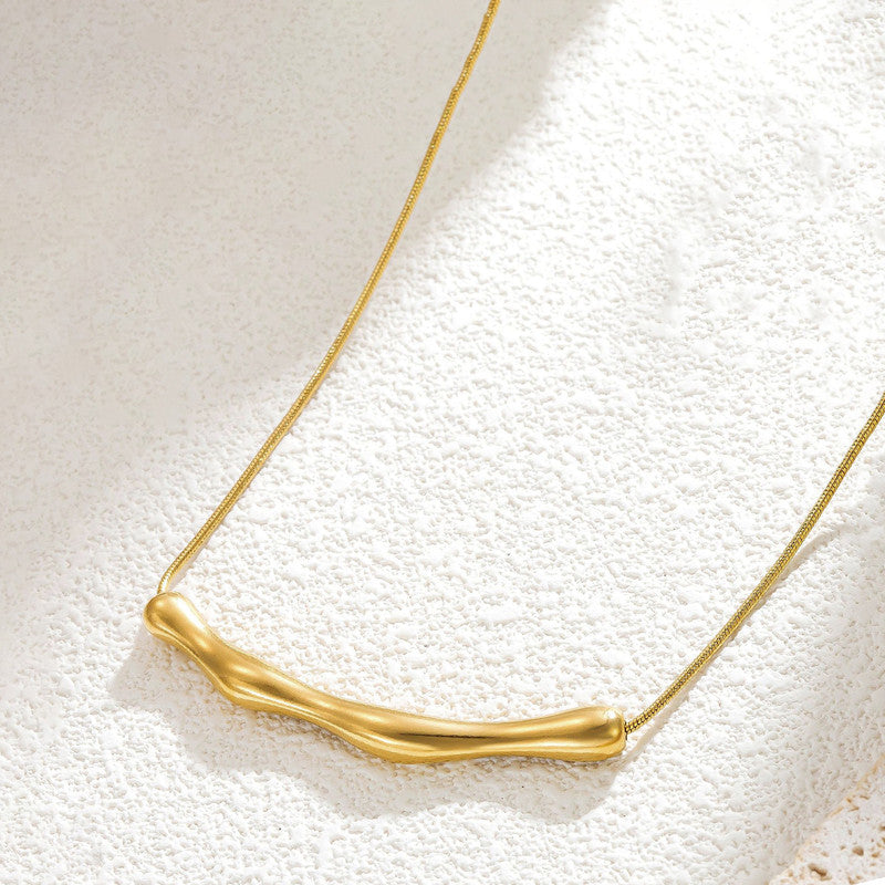 Aurelia Curve Necklace