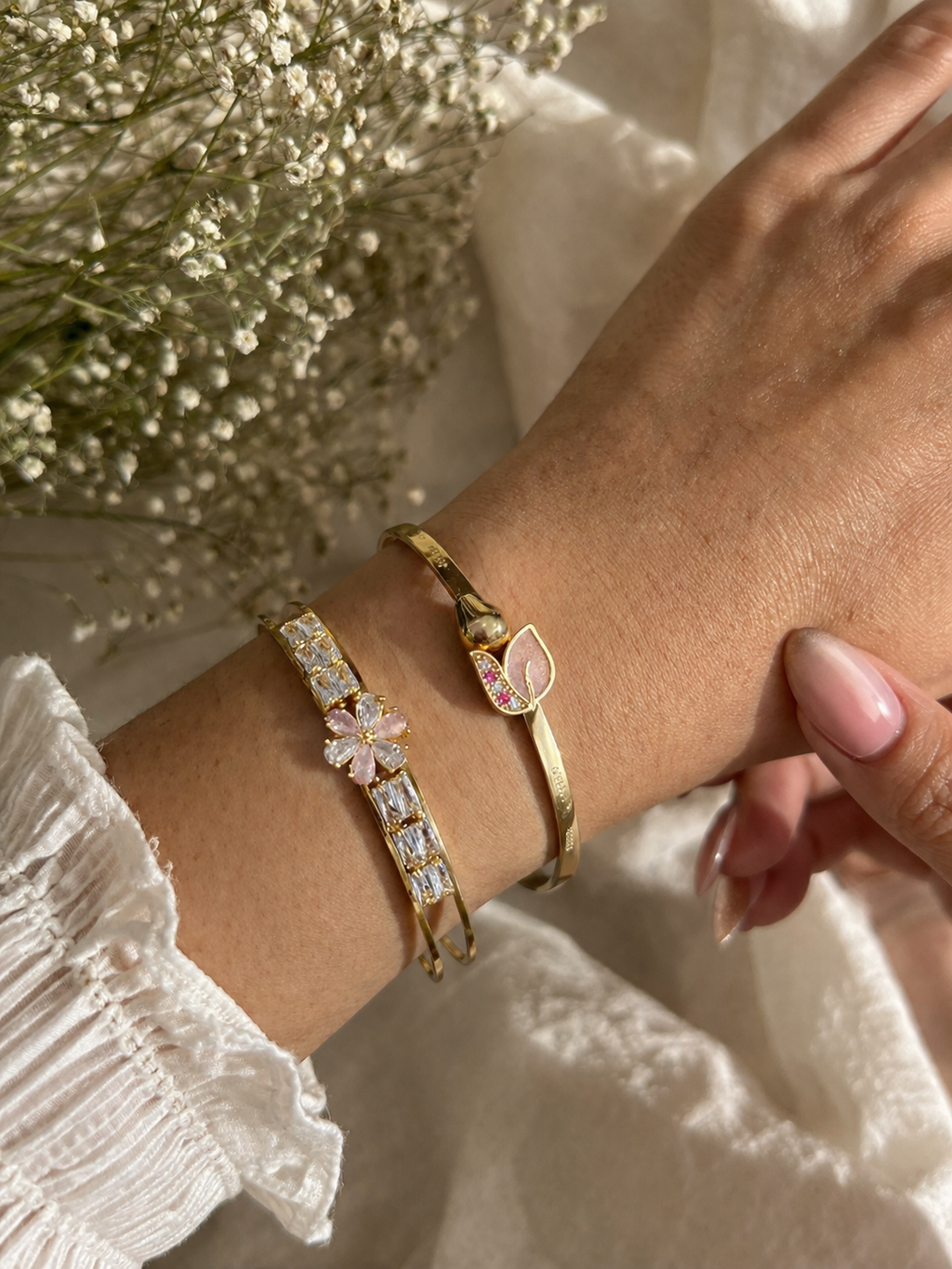 Petal Grace Bangle Bracelet 🌸