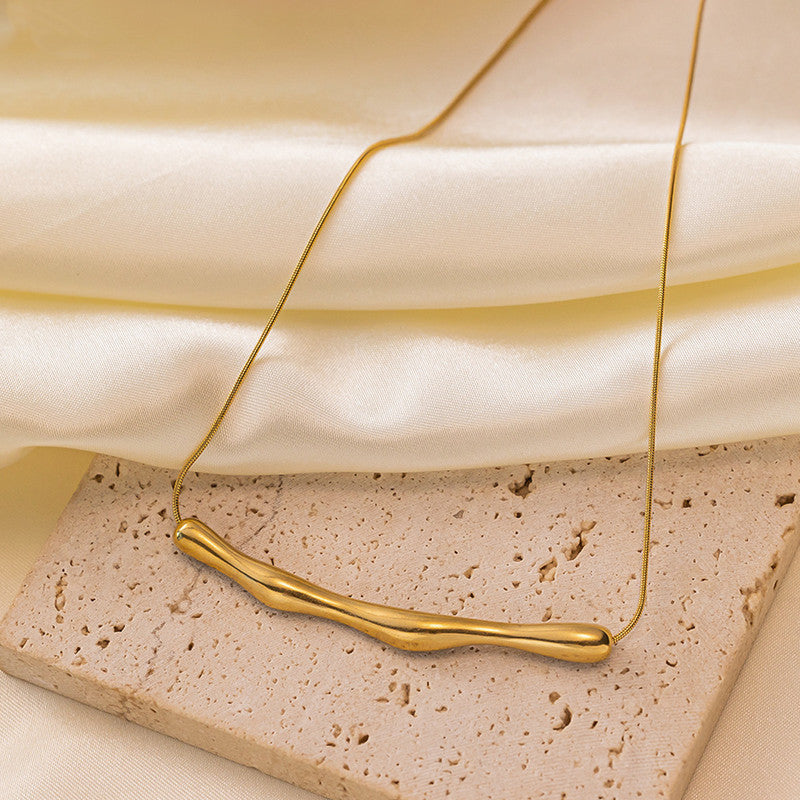 Aurelia Curve Necklace
