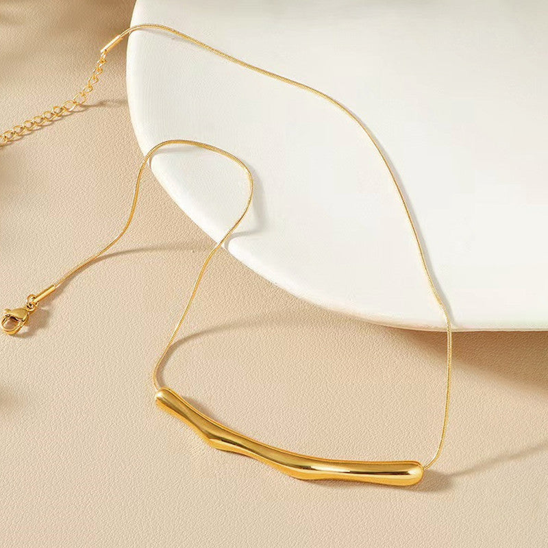 Aurelia Curve Necklace