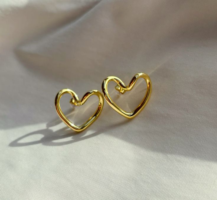 Amour Heart Stud Earrings ❤️