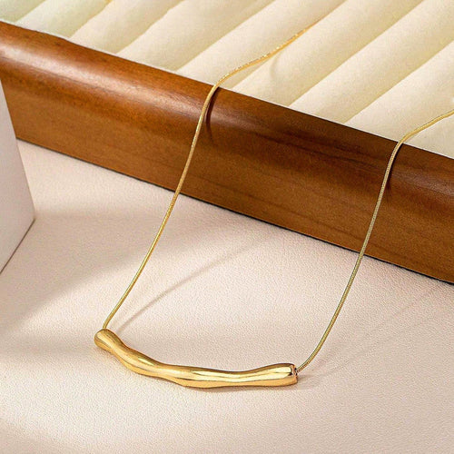 Aurelia Curve Necklace